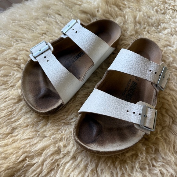 Birkenstock Arizona Pebbled White Leather Sandals - Picture 7 of 8